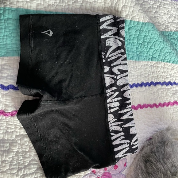 Reversible ivivva shorts - Picture 2 of 4